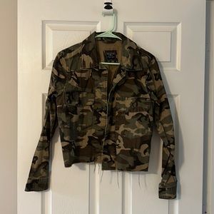 Cropped Camo Jacket with side detail